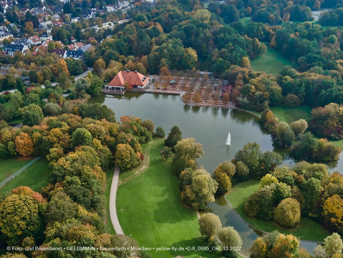 13.10.2022 - Der Ostpark mit See und Biergarten in Neuperlach 13.10.2022 - Der Ostpark mit See und Biergarten in Neuperlach